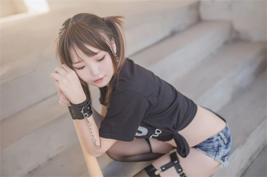 Spank - 9945